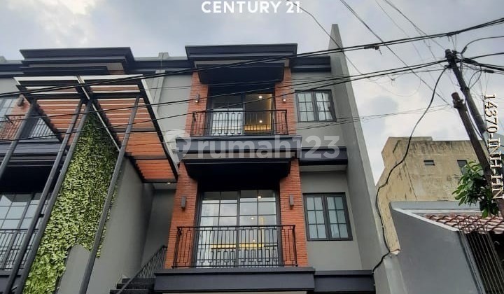 Rumah Baru Industrial Design 3 Lantai Di Cilandak