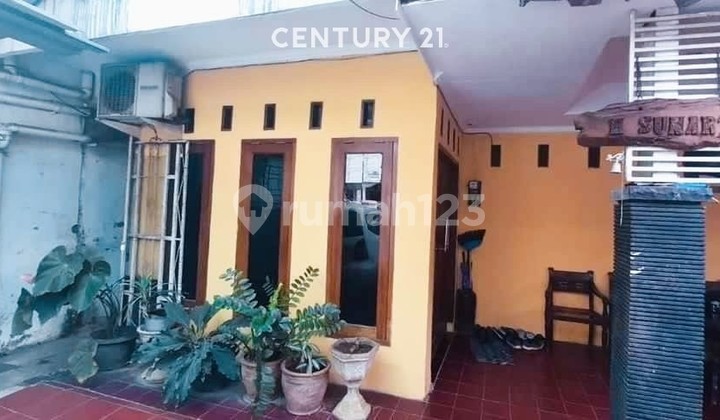 For Sale House with Bonus of Boarding Houses and Active Shop by the Roadside 2