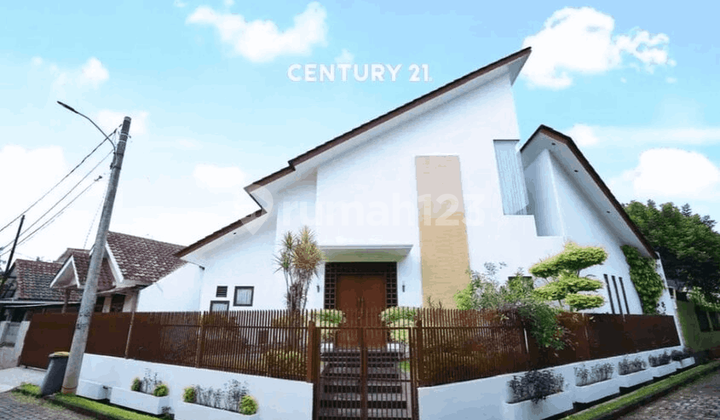 Beautiful House Unique Design Serene Atmosphere At Villa Gunung Lestari Beautiful House Unique Design Serene Atmosphere At Villa Gunung Lestari