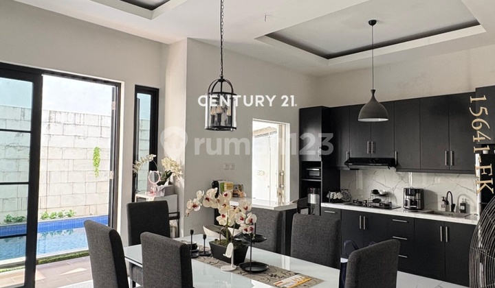 Dijual Rumah Siap Huni Ada Kolam Renang Lokasi Dekat Stan Bintaro 2