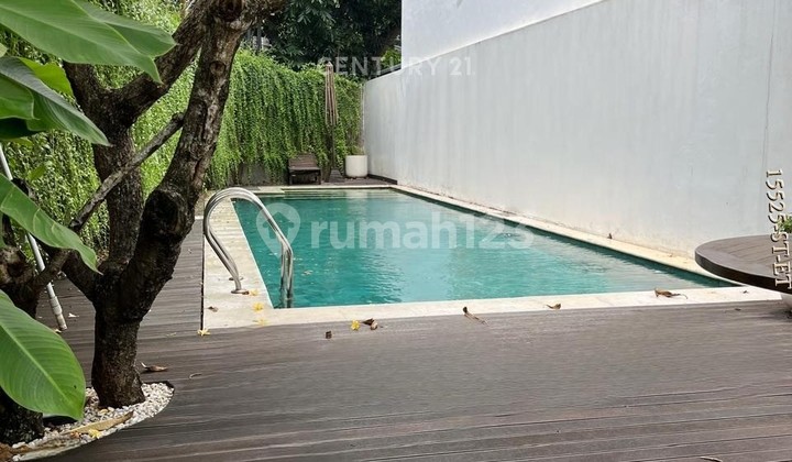 For Sale Hommy House Next to Public Facilities with Swimming Pool View 2