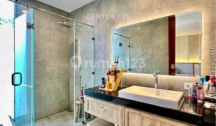 For Sale Hommy House with Private Swimming Pool in Town House 2