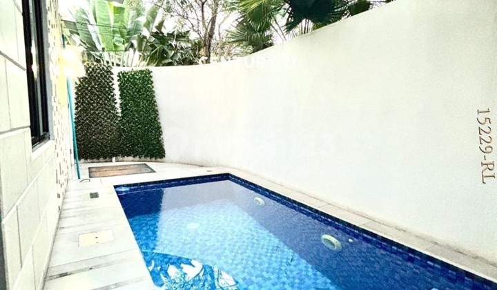 Rumah Hook Ada Kolam Renang Dekat Pasar  Sekolah TKSMA Di Graha