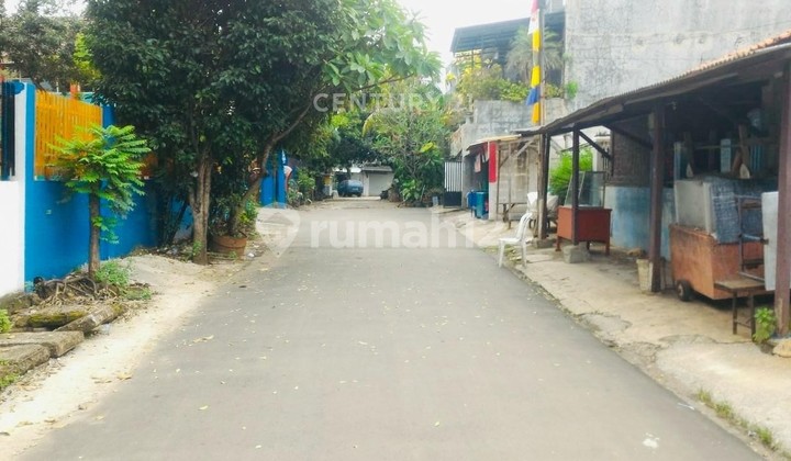 For Sale Cheap House with Large Land South Jakarta 2