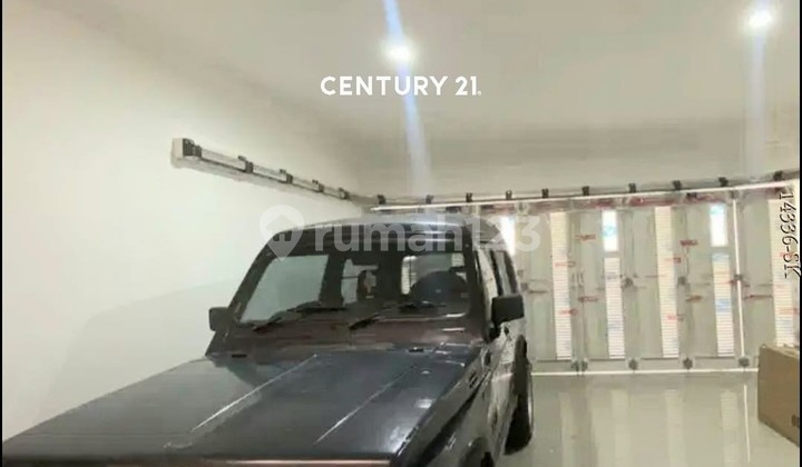 For Sale: Beautiful and Comfortable House with Easy Highway Access in Sector 7 2