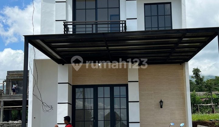 Dijual Rumah Bergaya American Clasic yg Jauh dari Hiruk Pikuk Kota  1