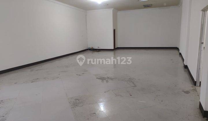 Ruang usaha di mainroad Ciateul. Lebar muka 14m pasti HOKI 4