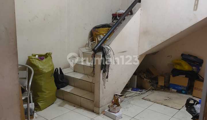 Ruko 3 lantai dalam komplek ruko di Lingkar Selatan 5