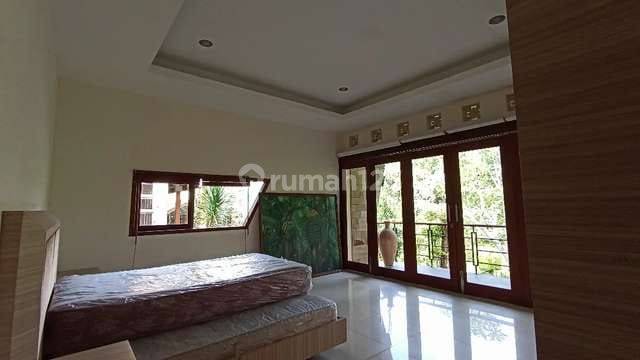 Rumah Rasa Villa di Tengah Kota Yogyakarta - Daerah Jakal 9