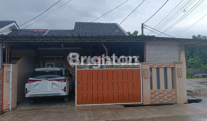 Ready-to-Occupy House Located on a Hook, Suitable for Building a Business Place, Tambun, Bekasi.