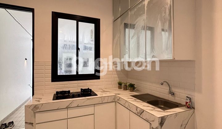 RUMAH 3 LANTAI PRIVATE CLUSTER  DI KEDOYA DENGAN DESAIN TOWN HOUSE MODERN  MINIMALIS JAKARTA BARAT 2