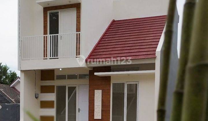 Rumah Dua Lantai Minimalis Moderen Kedungkandang  1