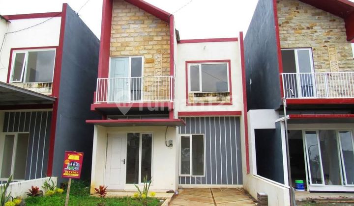 Minimalist Modern 2-Story House Near the Airport and Pakis Malang Toll Entrance Minimalist Modern 2-Story House Near the Airport and Pakis Malang Toll Entrance