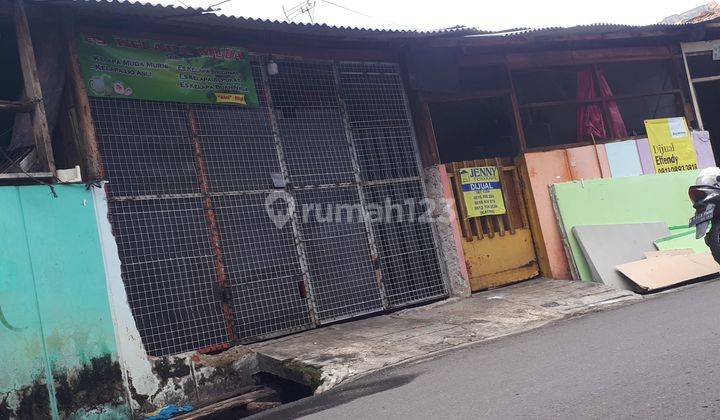 Rumah petak 1 lantai ada 5 petak/pintu 2