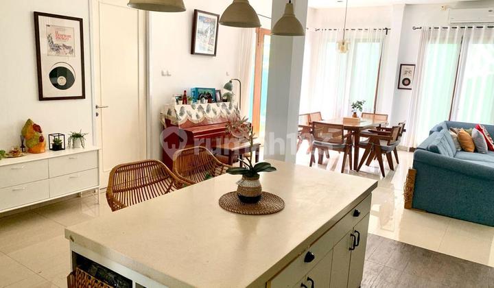 Dijual rumah exclusive Townhouse di Rambutan Ciracas Jaktim