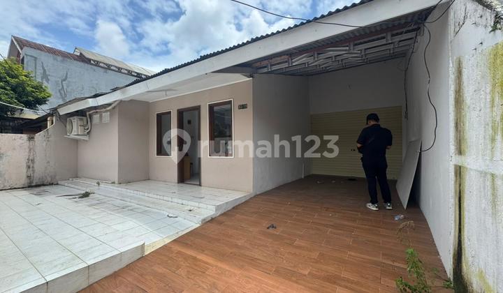 Disewakan Rumah Luas di Sektor 5 Bintaro Tangerang Selatan