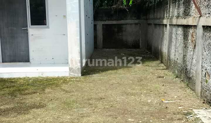 Boarding House with 10 Rooms in Jombang Near Bintaro 2