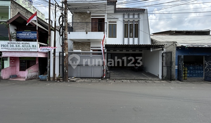 Tebet, 2-Story Ready-to-Occupy House, 2-Car Wide Road Access, Suitable for Office Use.