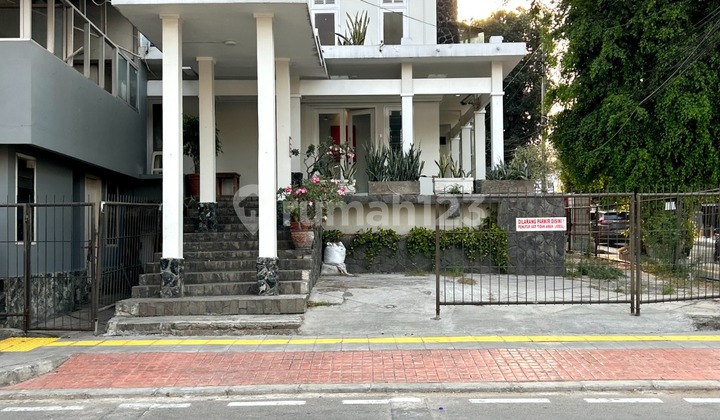 Rumah Di Lokasi Strategis, di Jalan Raya Tebet Barat Raya, Cocok Utk Usaha