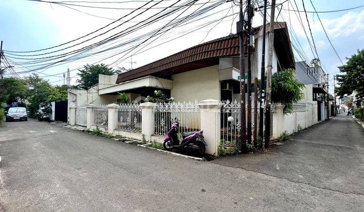 Rumah Siap Huni di Tebet Belakang Smp 115, Bisa di Belah 2, Akses Jalan 2 Mobil 2