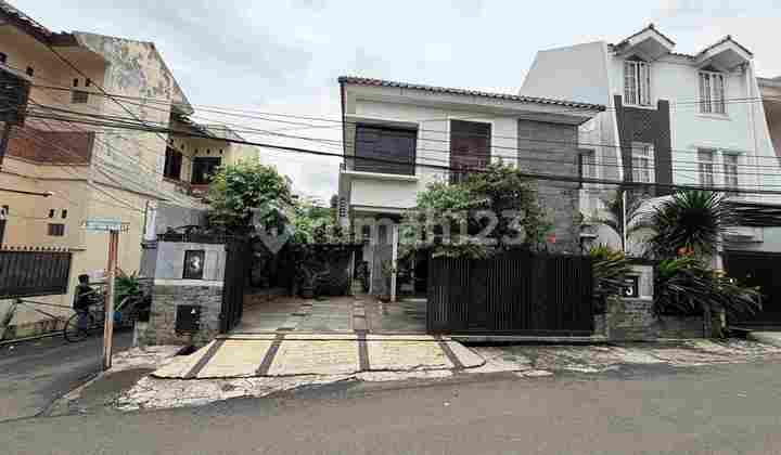 Rumah Mewah di Tebet Barat, Akses Jalan Lebar 3 Mobil Rumah Mewah di Tebet Barat, Akses Jalan Lebar 3 Mobil