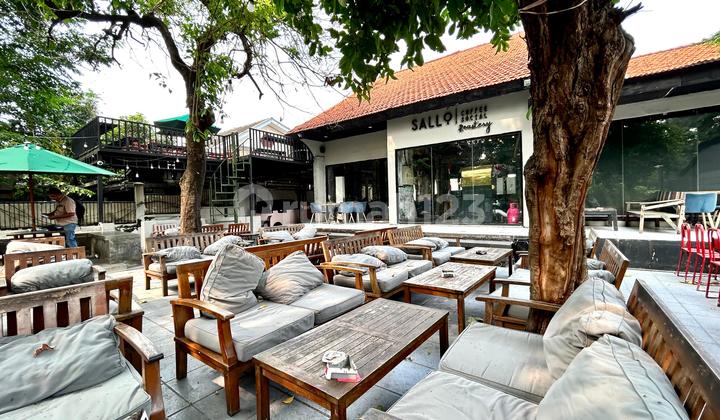 House in the Commercial Area of East Tebet, Next to the Main Road, Directly in Front of the Ecopark. 2