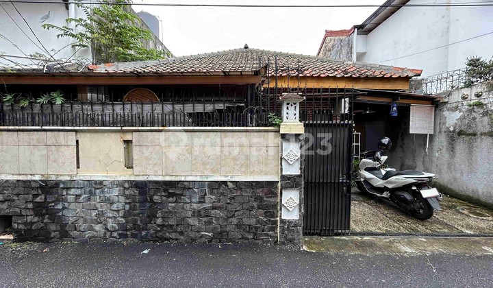 1-Story Move-in Ready House in Tebet, 9 Meters Wide, Includes Kitchen Set