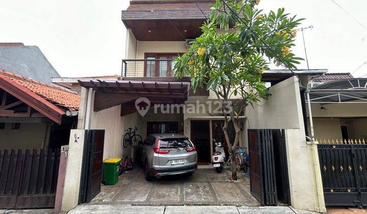 Rumah Siap Huni 2 Lantai Di Tebet Timur, Rumah Relatif Masih Baru, Akses Sangat Mudah 1