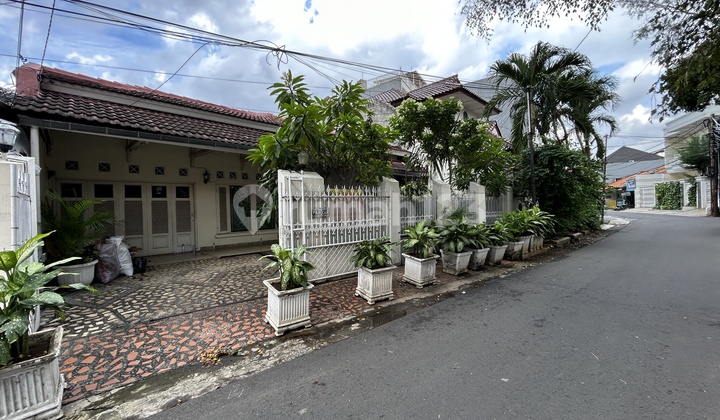 Rumah di Tebet Barat, Akses Jln 2 Mobil Lebar, Cocok untuk Kantor Ataupun Hunian