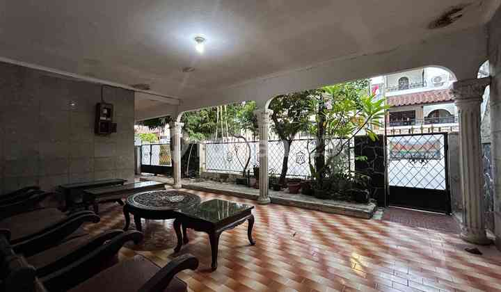 House in East Tebet with 3-Car Road Access, Strategic Location 2