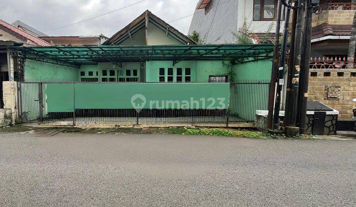 Akses 2 Mobil di Tebet, Rumah Lingkungan Nyaman Dekat Taman, Lebar 10 1