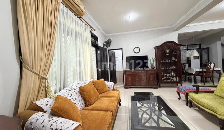 Rumah Mewah di Tebet Barat, Akses Jalan Lebar 3 Mobil