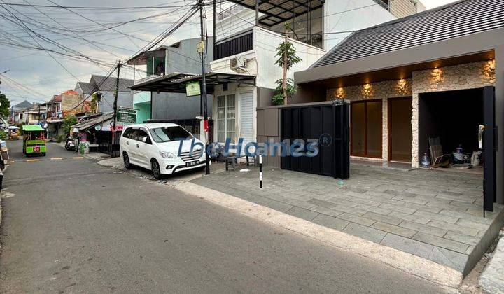 Akses 2 Mobil Rumah Brand New Di Otista Cawang Dengan Smart Door System 1