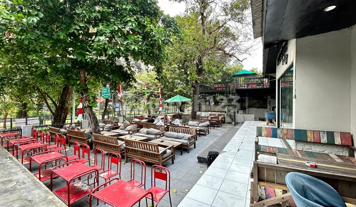 House in the Commercial Area of East Tebet, Next to the Main Road, Directly in Front of the Ecopark. 11