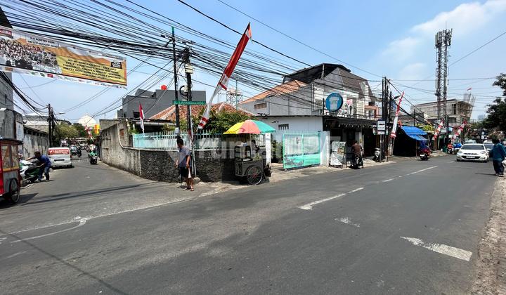 Rumah Hoek Hitung Tanah di Tebet, Akses Jalan 3 Mobil, Strategis di Bangun Rumah Kos