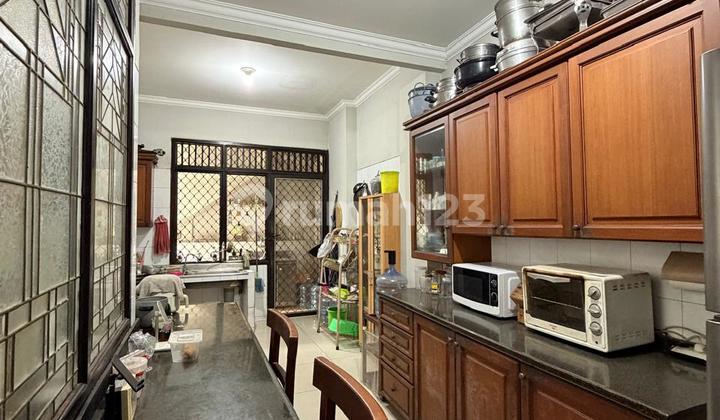 Rumah Mewah di Tebet Barat, Akses Jalan Lebar 3 Mobil 2