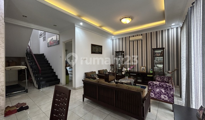 Luxury House in East Tebet, 3-Car Road Access, Comfortable Environment 9