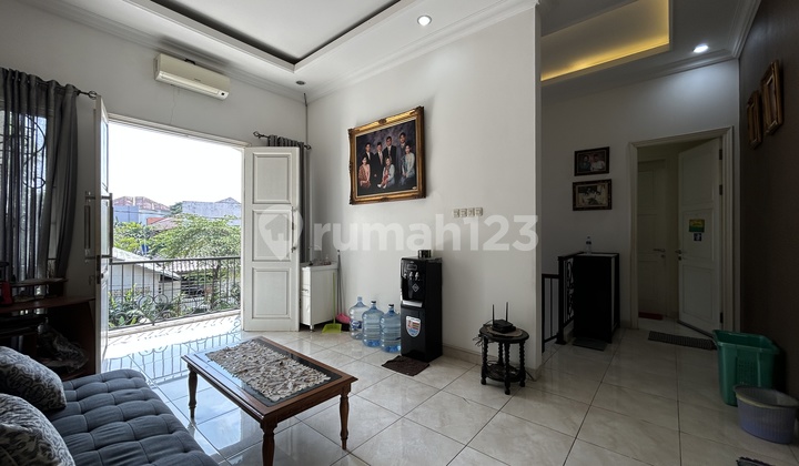 Luxury House in East Tebet, 3-Car Road Access, Comfortable Environment 13