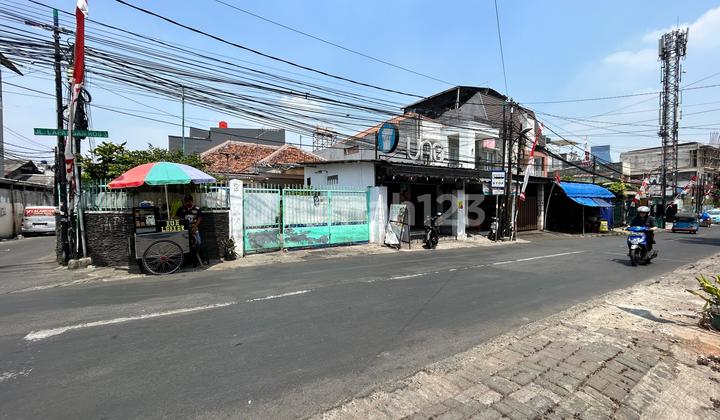 Rumah Hoek Hitung Tanah di Tebet, Akses Jalan 3 Mobil, Strategis di Bangun Rumah Kos
