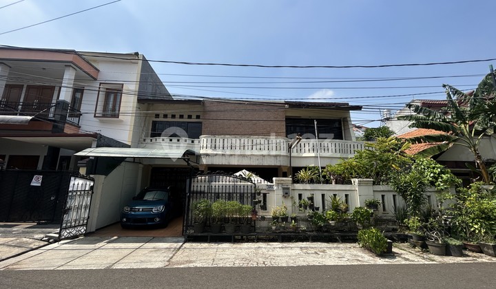 Rumah di Tebet Barat, Lingkungan Tenang, Akses Jalan Lebar, SHM 2