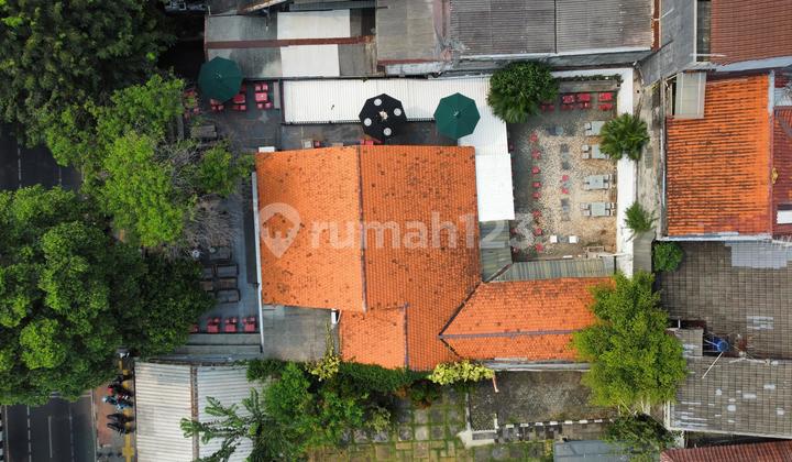 House in the Commercial Area of East Tebet, Next to the Main Road, Directly in Front of the Ecopark. 5