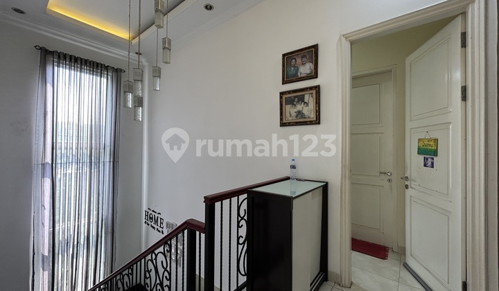 Luxury House in East Tebet, 3-Car Road Access, Comfortable Environment 11