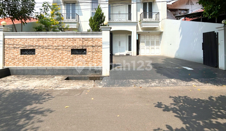 Luxury House in East Tebet, 3-Car Road Access, Comfortable Environment 3