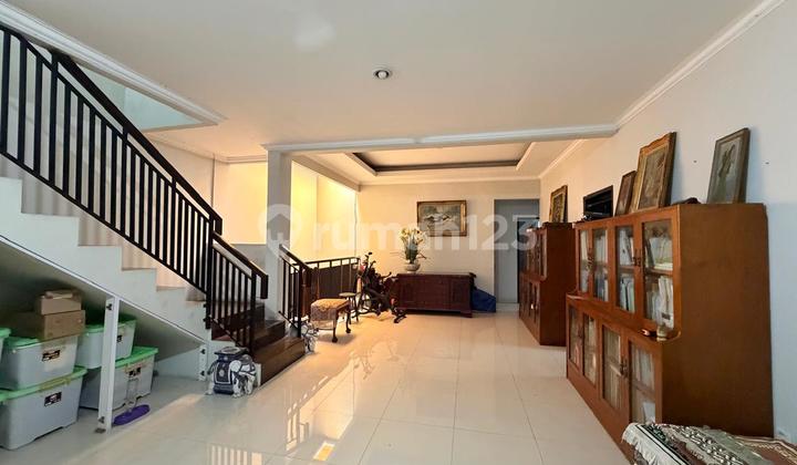 Rumah Mewah di Tebet Barat, Akses Jalan Lebar 3 Mobil