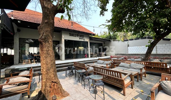 House in the Commercial Area of East Tebet, Next to the Main Road, Directly in Front of the Ecopark. 7