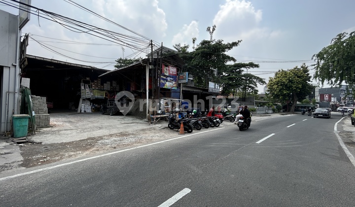 COMMERCIAL LAND ON MAIN ROAD IN EAST TEBET, HIGHLY STRATEGIC, BUSTLING ON BOTH SIDES