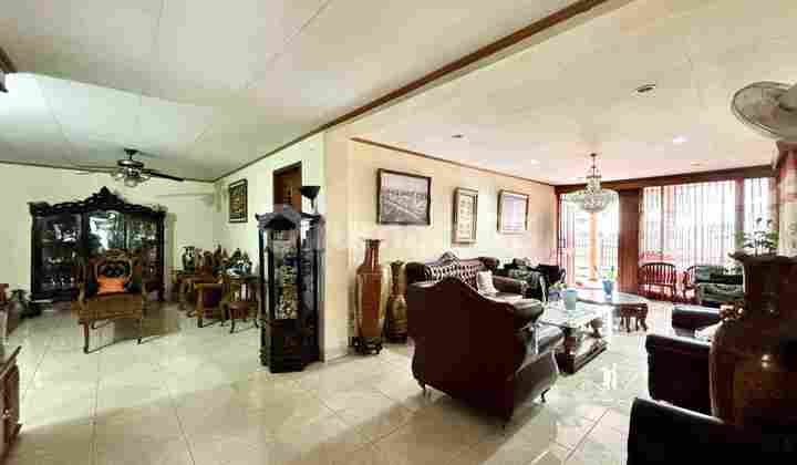 Tebet Jalan 1 Mobil Lebar Depan Taman 2