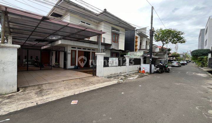 Rumah Bangunan Kokoh Jalan 2 Mobil Halaman Luas  1