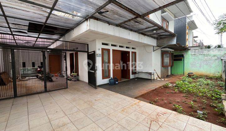 Rumah Bangunan Kokoh Jalan 2 Mobil Halaman Luas  2