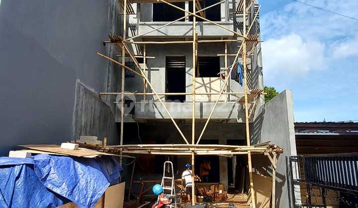 Rumah Di Mampang Prapatan, Sudah Jadi 85%, Dalam Komplek Townhouse Cluster, 3 Lantai